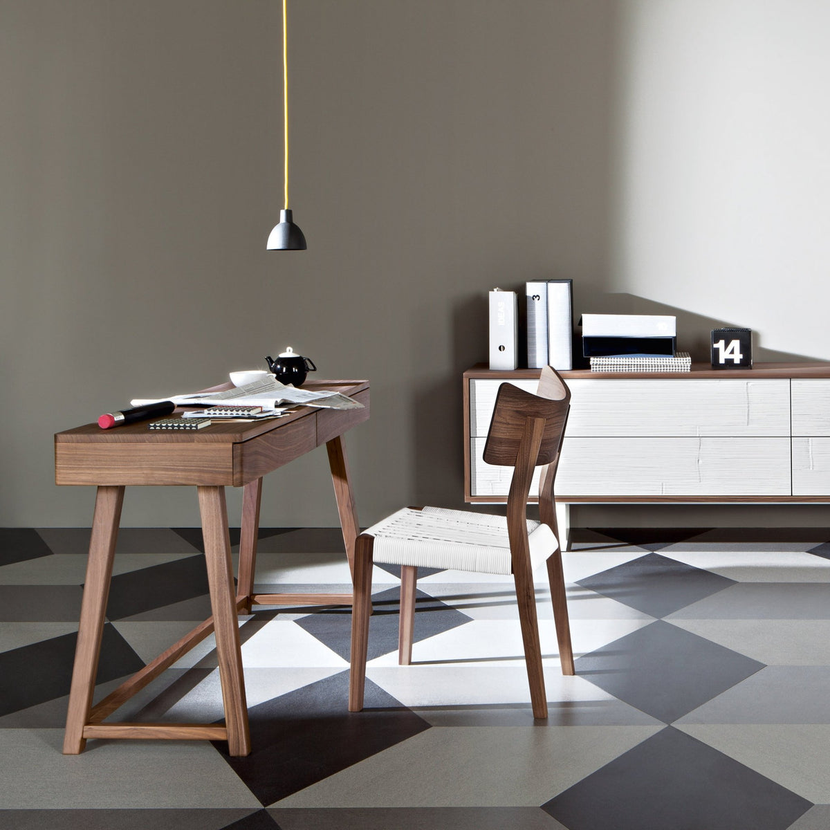 Bureau en noyer Gray 50 - Gervasoni - The Cool Republic