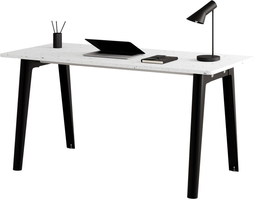 Bureau en plastique recyclé blanc 150 x 70 cm piètements noirs New Modern - Tiptoe - The Cool Republic