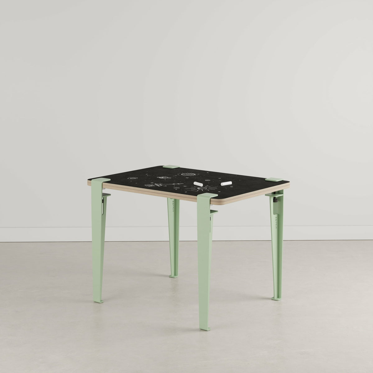 Bureau enfant blanc et verte ardoise 70 x 50 cm Vice Versa et tabouret chêne vert Mini Lou - Tiptoe - The Cool Republic