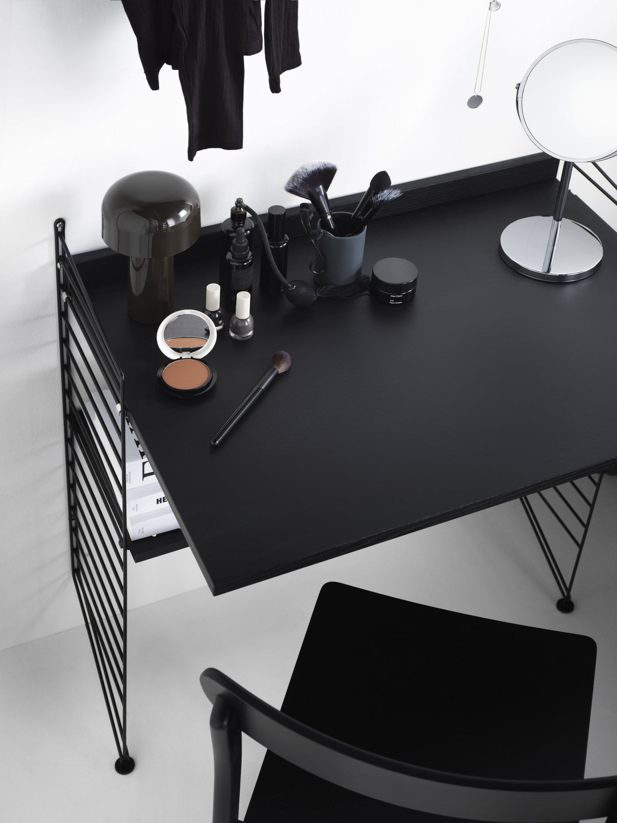 Bureau modulable en chêne et acier blanc 80 x 115 x 58 cm Combinaison H - String furniture - The Cool Republic