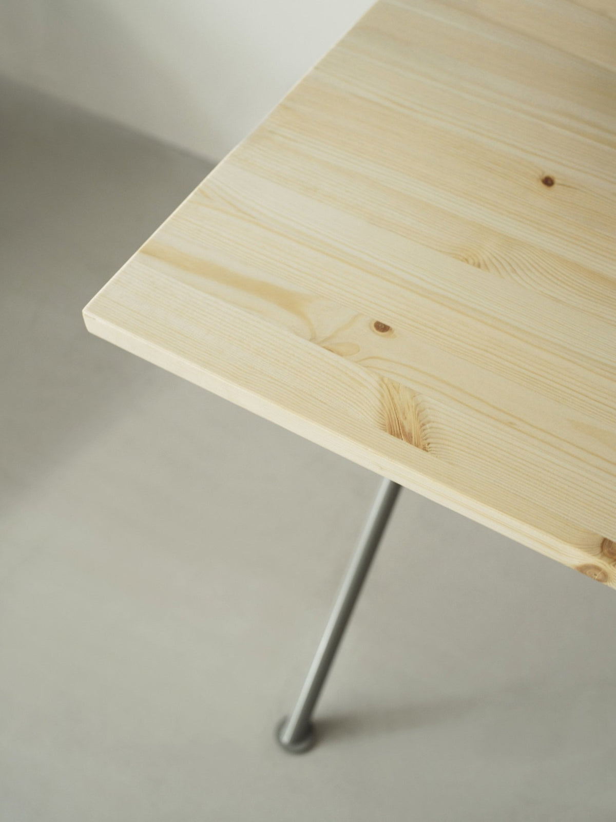 Bureau black pinewood 150 x 75 cm Kip - Normann Copenhagen - The Cool Republic