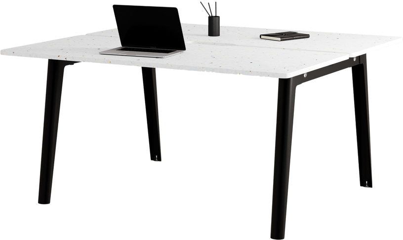 Bureau open - space en plastique recyclé 150 x 140 cm piètements noirs New Modern - Tiptoe - The Cool Republic