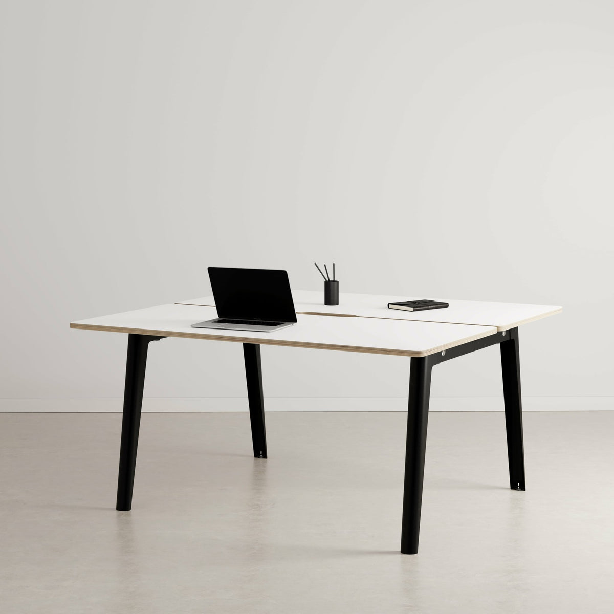 Bureau open-space in white laminate 150 x 140 cm black legs New Modern - Tiptoe - The Cool Republic
