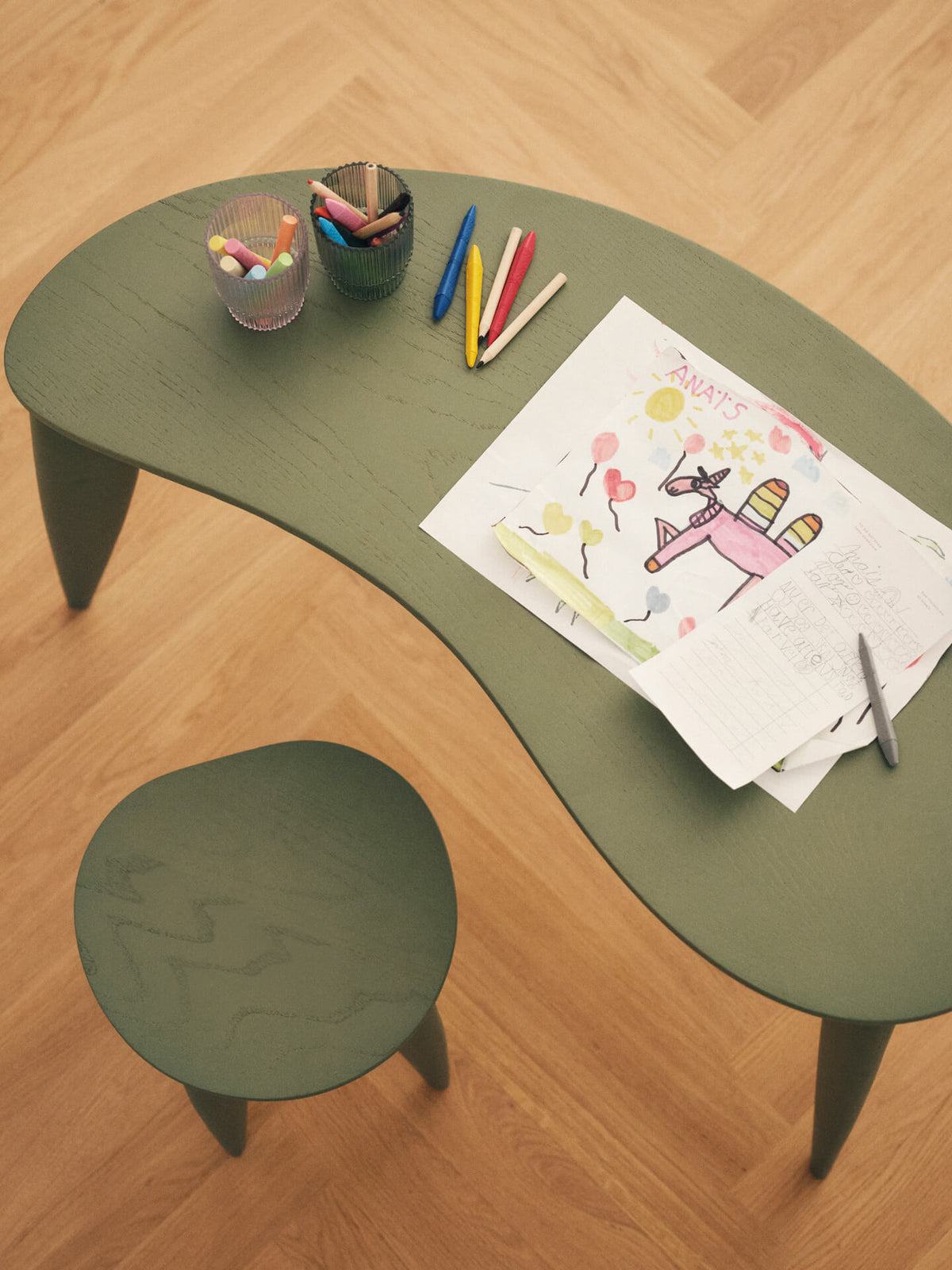 Bureau pour enfant en frêne vert 79 x 40,5 x 48 cm Feve - Ferm Living - The Cool Republic