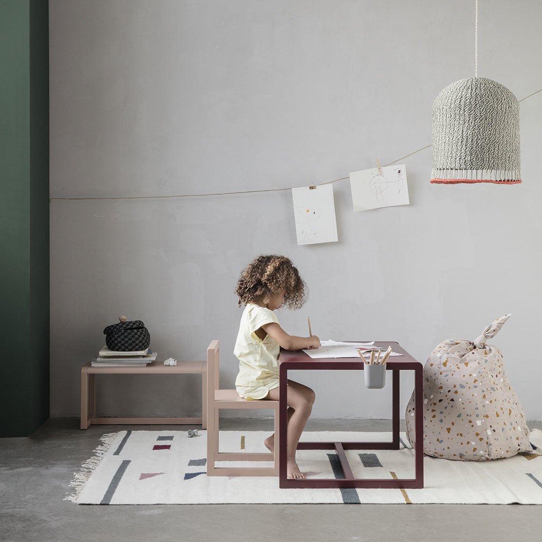 Bureau pour enfant rose Petit Architecte - Ferm Living - The Cool Republic