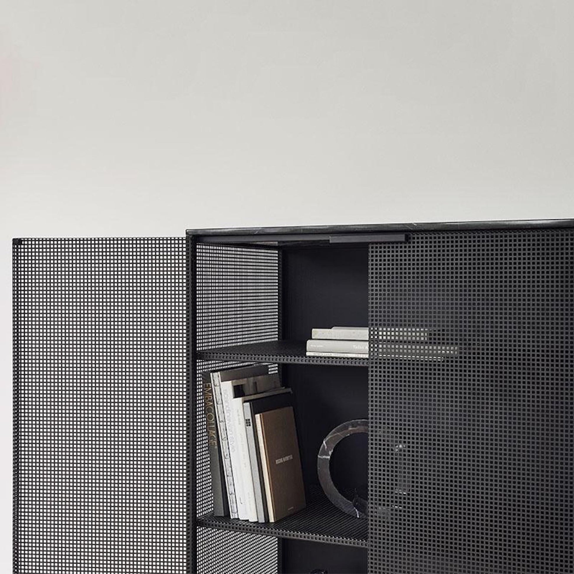 Cabinet avec grille - Kristina Dam Studio - The Cool Republic