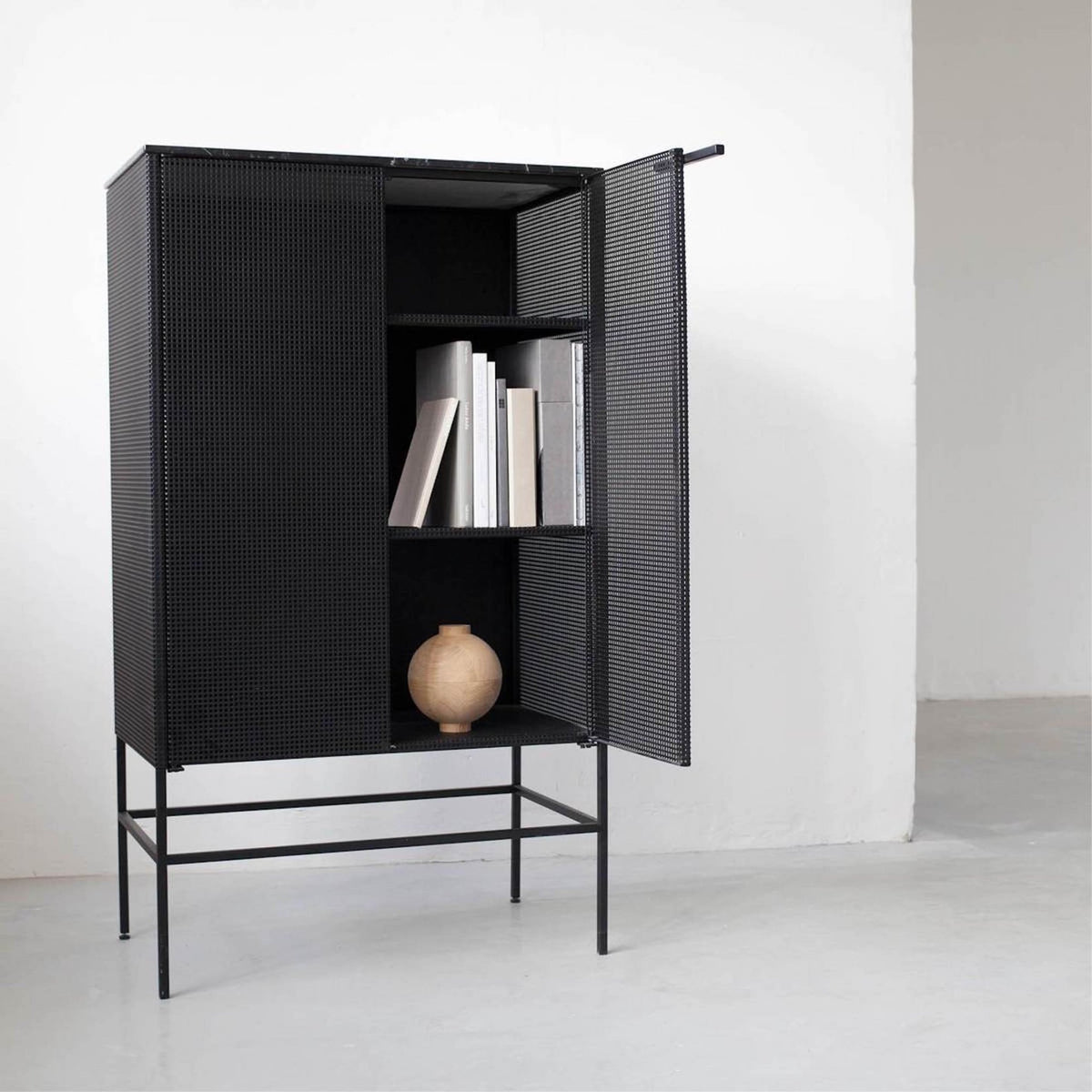 Cabinet avec grille - Kristina Dam Studio - The Cool Republic