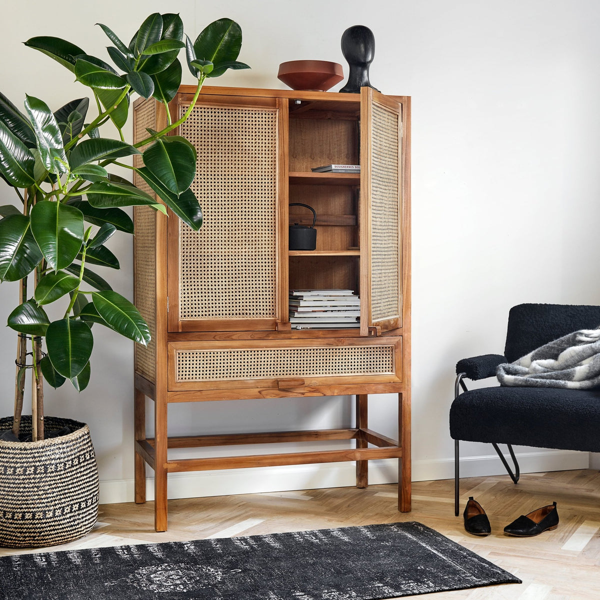 Cabinet en teck et cannage - Nordal - The Cool Republic