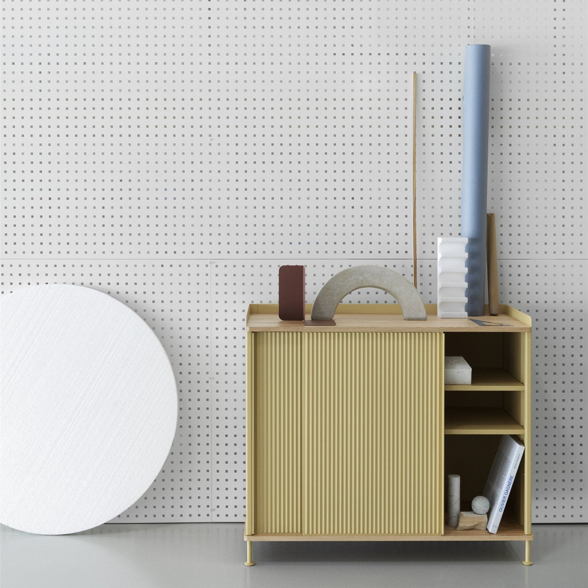 Cabinet gris et chêne 94 cm Enfold - Muuto - The Cool Republic