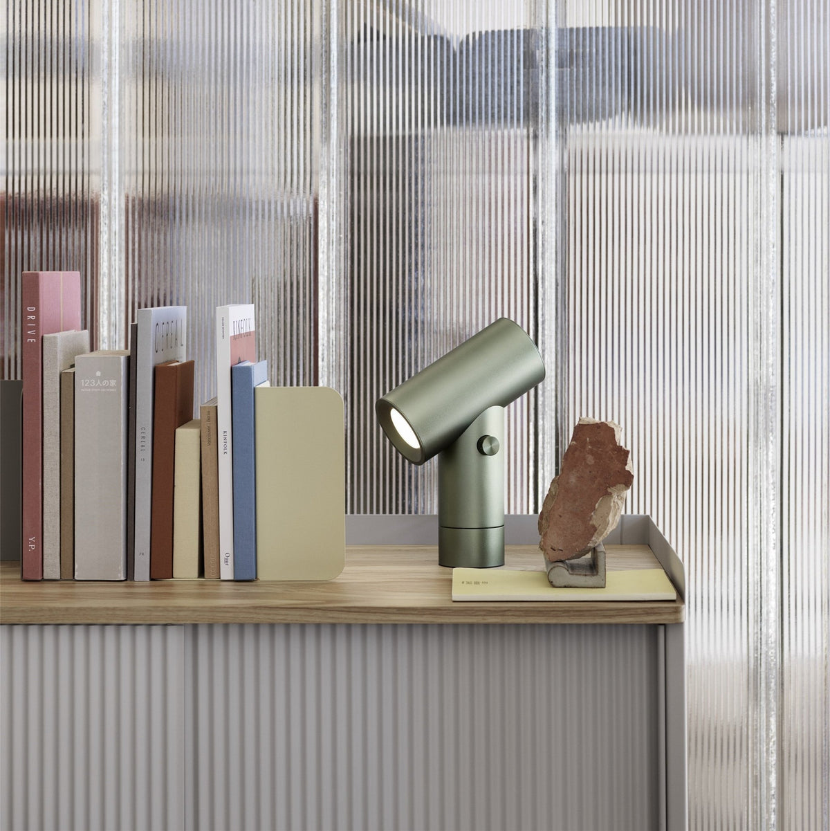 Cabinet vert gris et chêne 94 cm Enfold - Muuto - The Cool Republic