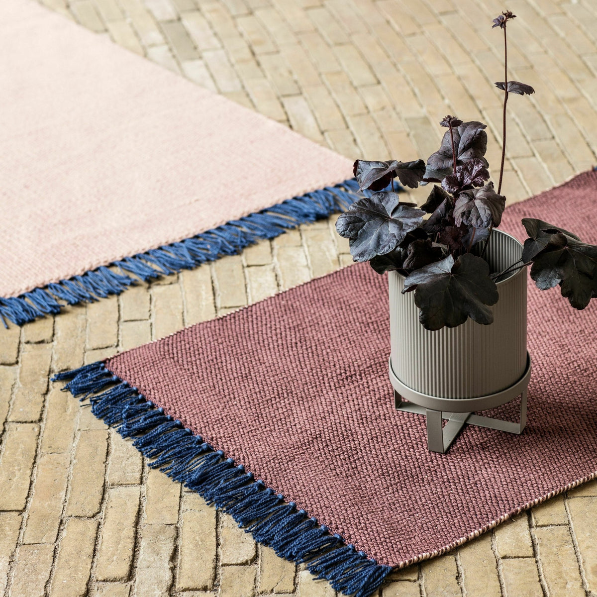 Cache-pot en acier beige Bau - Ferm Living - The Cool Republic