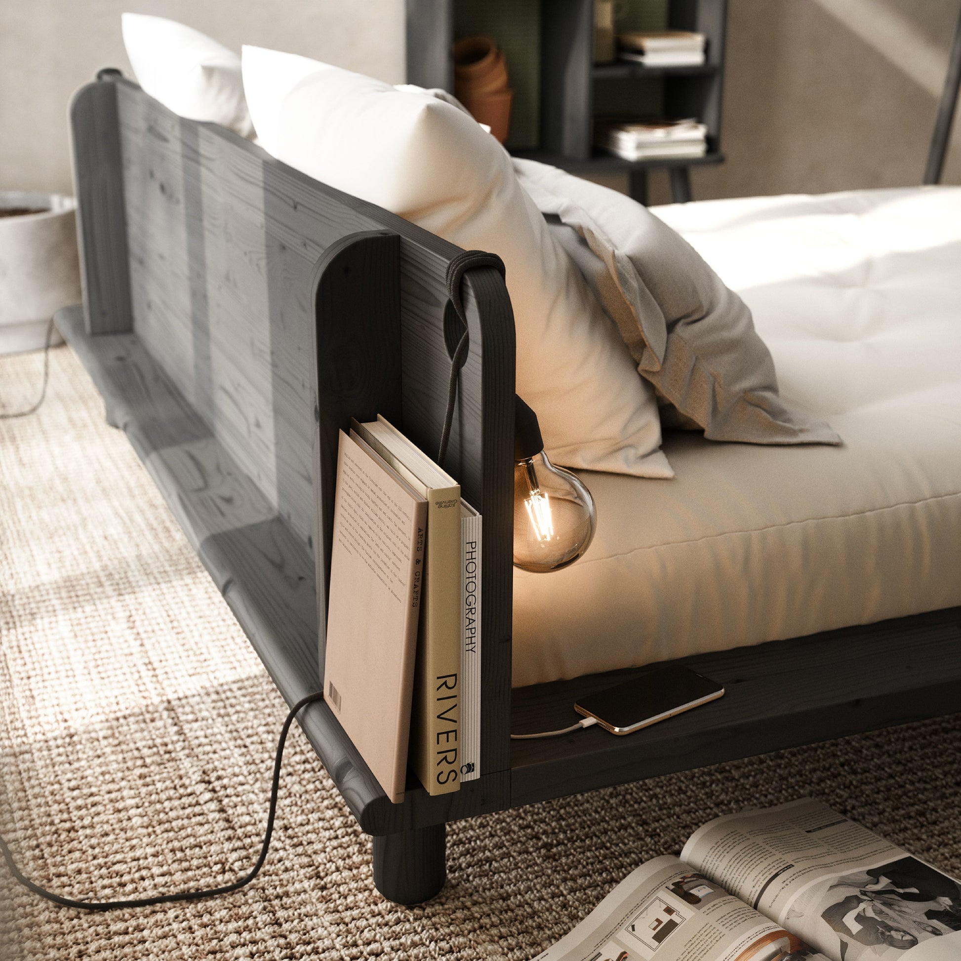 Cadre de lit en bois laqué noir avec lampes de chevet 160x200cm Peek - Karup Design
