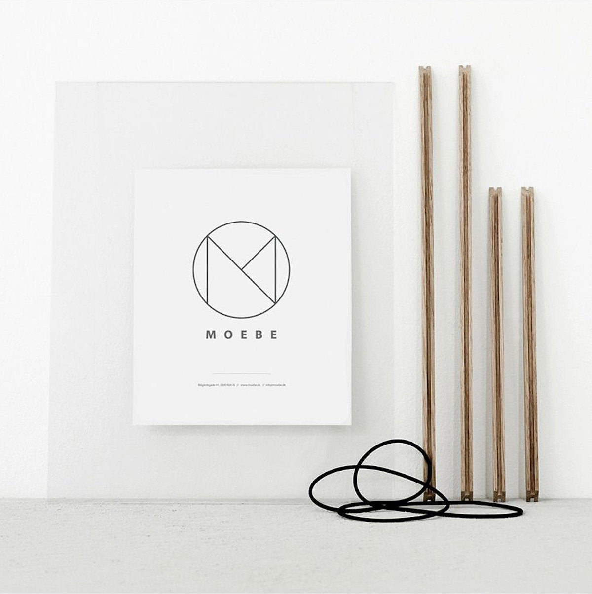 Cadre design à suspendre Frame Chêne A2 - Moebe - The Cool Republic