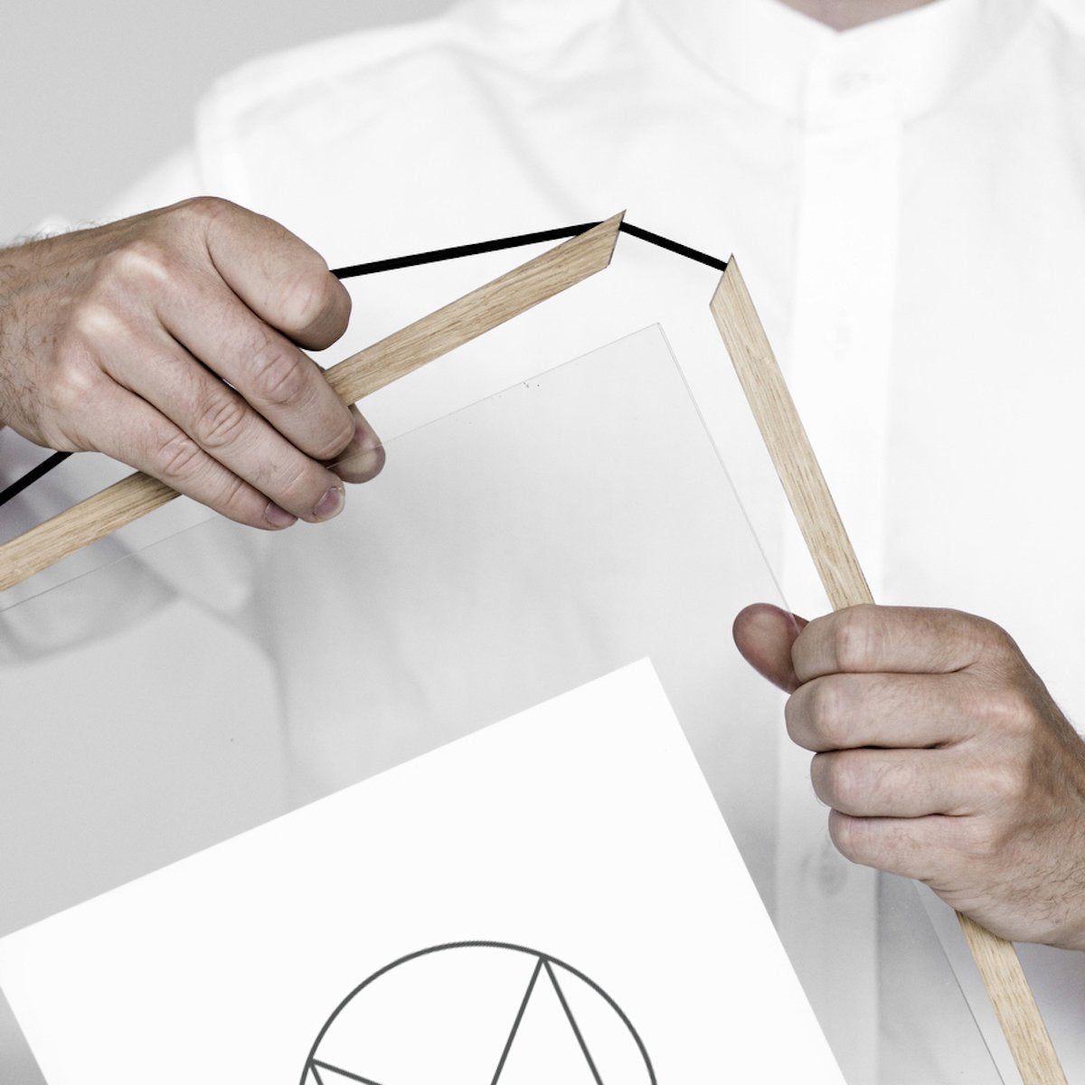 Cadre design à suspendre Frame Chêne A2 - Moebe - The Cool Republic