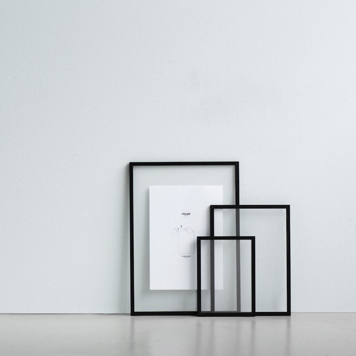 Cadre design à suspendre noir A2 Frame Aluminium - Moebe - The Cool Republic