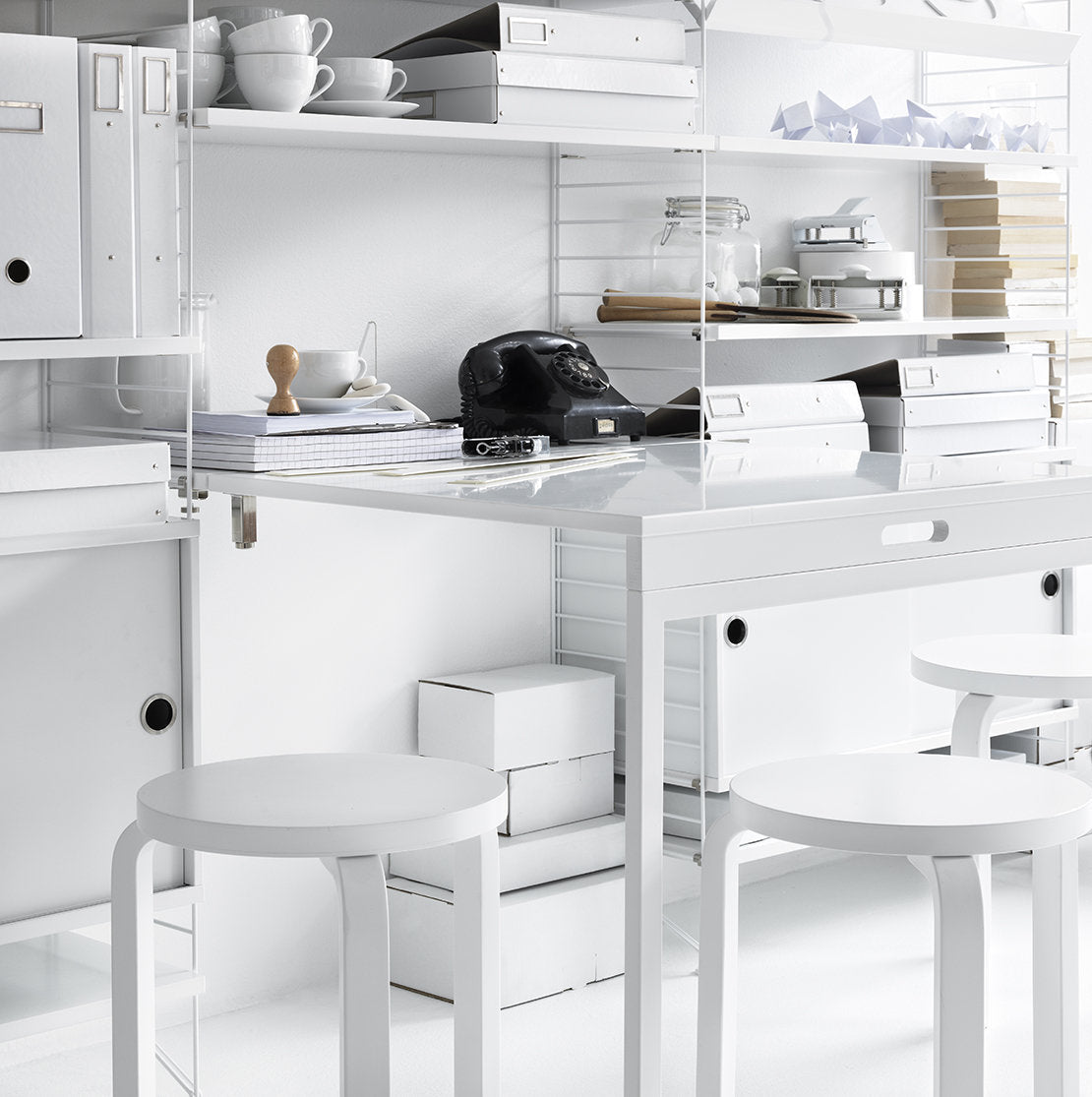 Caisson blanc 2 portes coulissantes 78 x 30 x 42 cm - String furniture - The Cool Republic