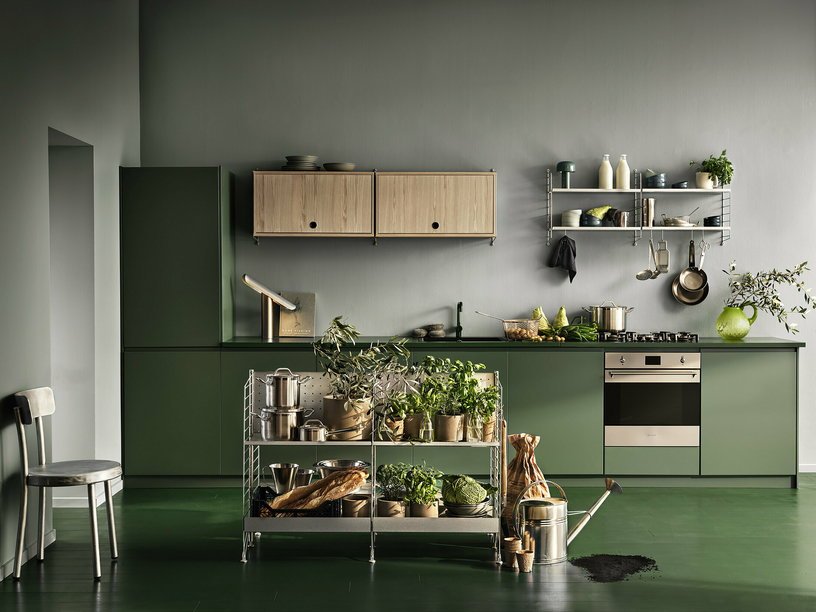 Caisson en bois noir avec porte rabattable - String furniture - The Cool Republic