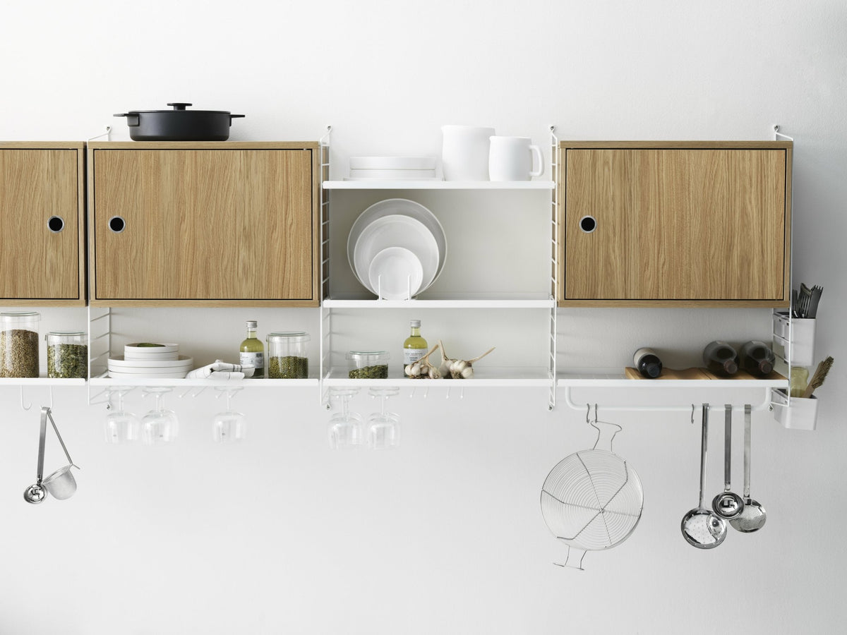 Caisson en chêne avec porte coulissante - String furniture - The Cool Republic