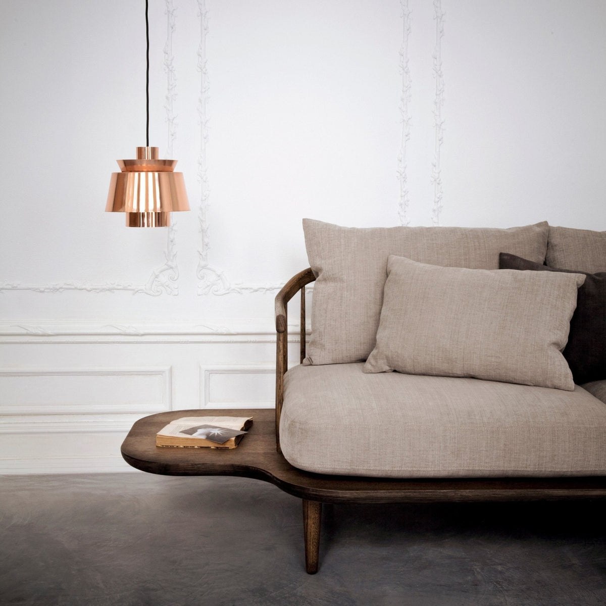 Canapé 2 places avec plateaux gris SC3 Fly - &tradition - The Cool Republic