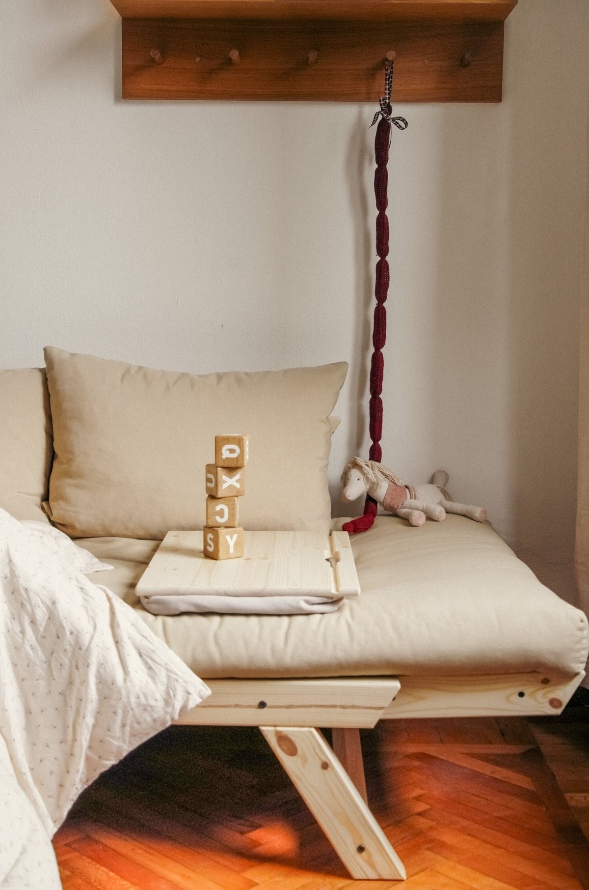 Canapé 2 places convertible beige Bebop - Karup Design - The Cool Republic