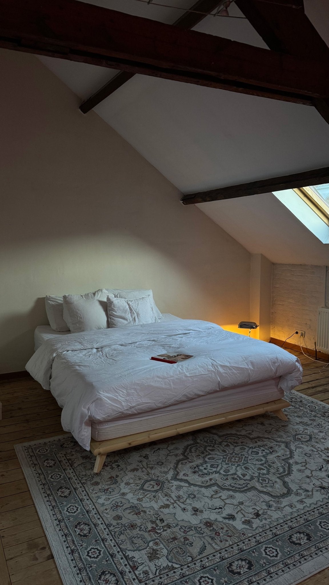 Canapé 2 places en pin et matelas lin 200x90cm Senza - Karup Design - The Cool Republic