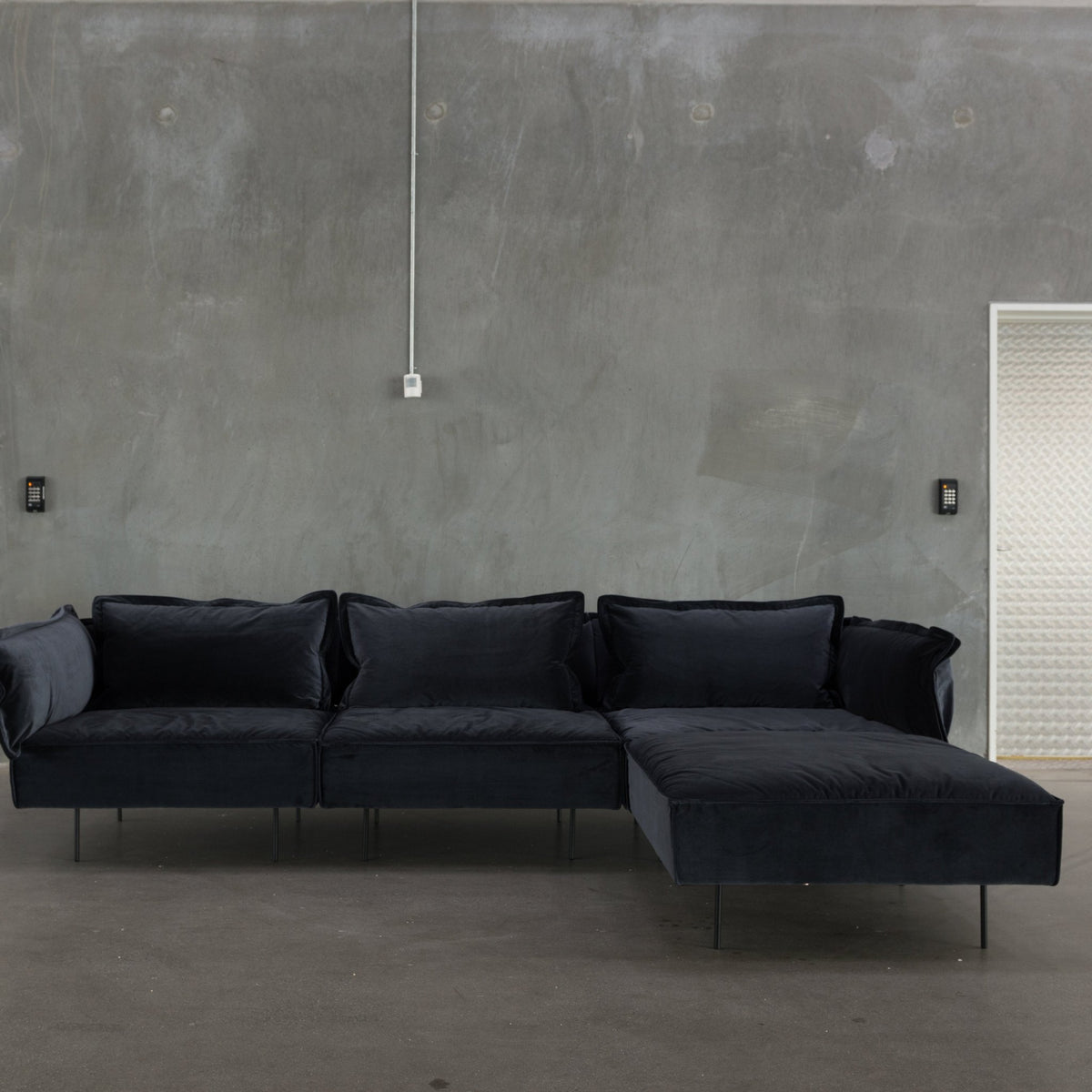 Canapé 3 places d'angle anthracite Velvet - HANDVÄRK - The Cool Republic