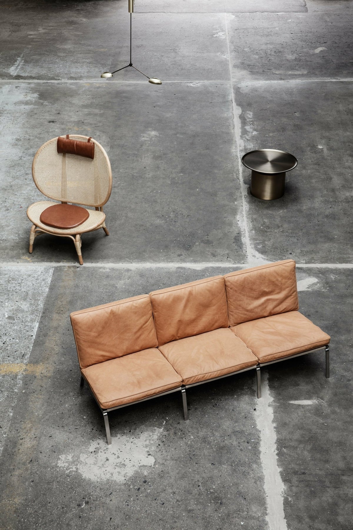 Canapé 3 places en acier et cuir camel Man - NORR11 - The Cool Republic