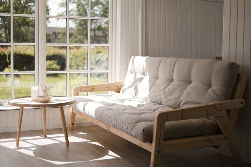 Canapé convertible en pin foncé avec son matelas futon mellow brown Grab - Karup Design - The Cool Republic