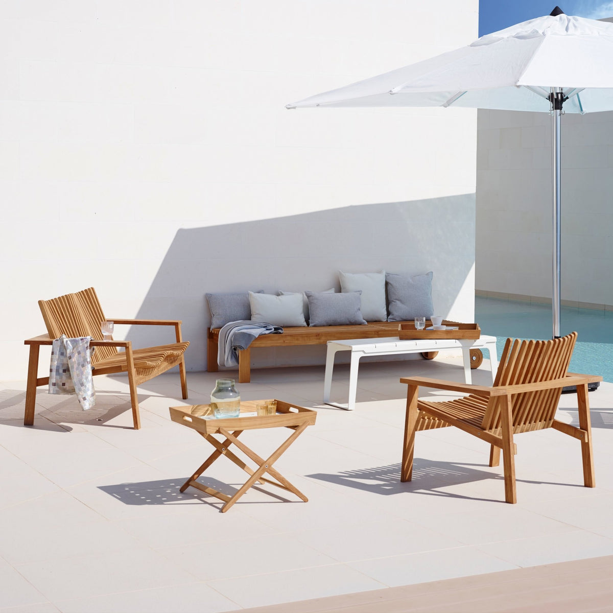 Canapé deux places en teck Amaze - Cane-Line - The Cool Republic