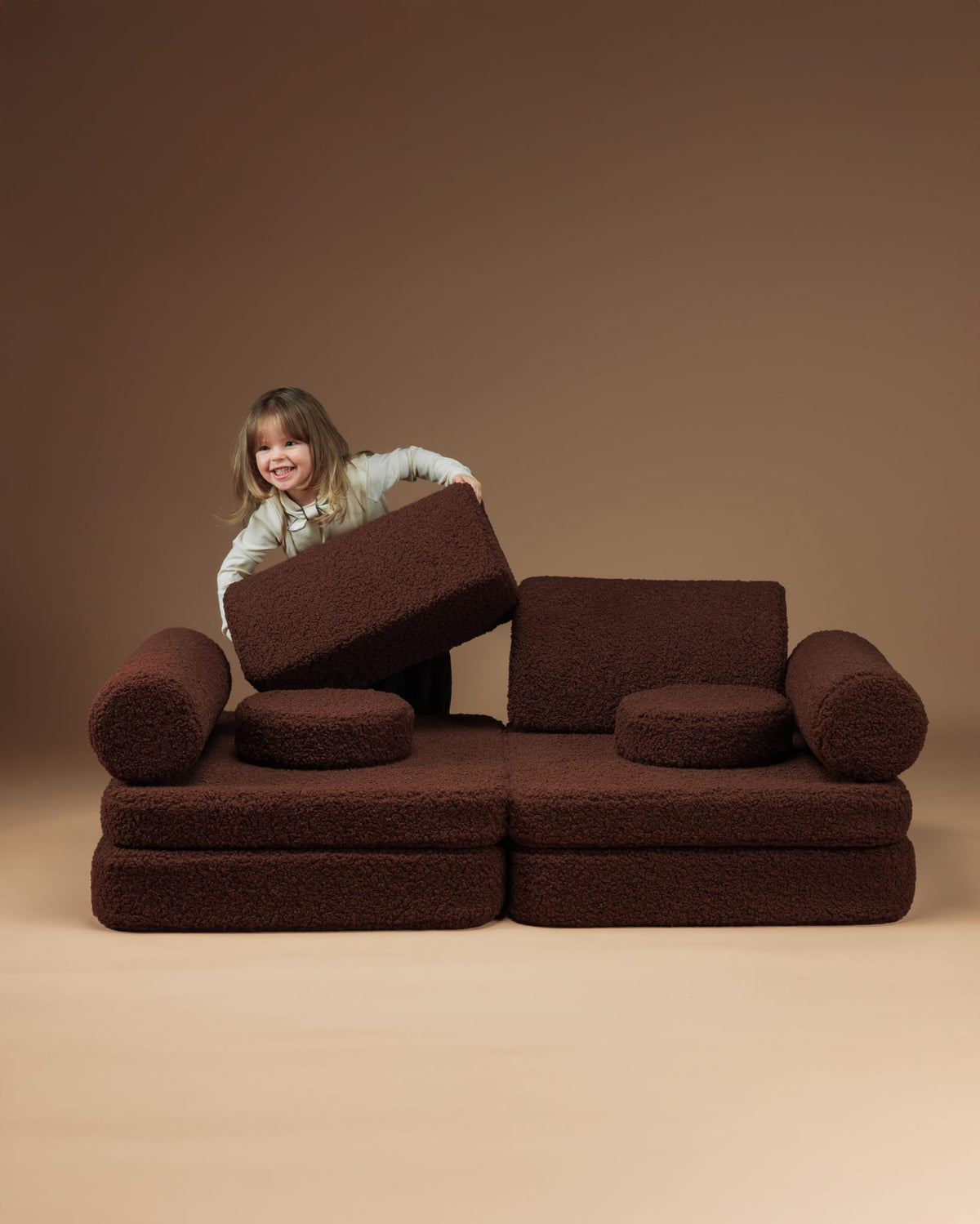 Canapé en teddy bouclé marron 132x78x46cm Warm Hazel - Wigiwama — vue 6