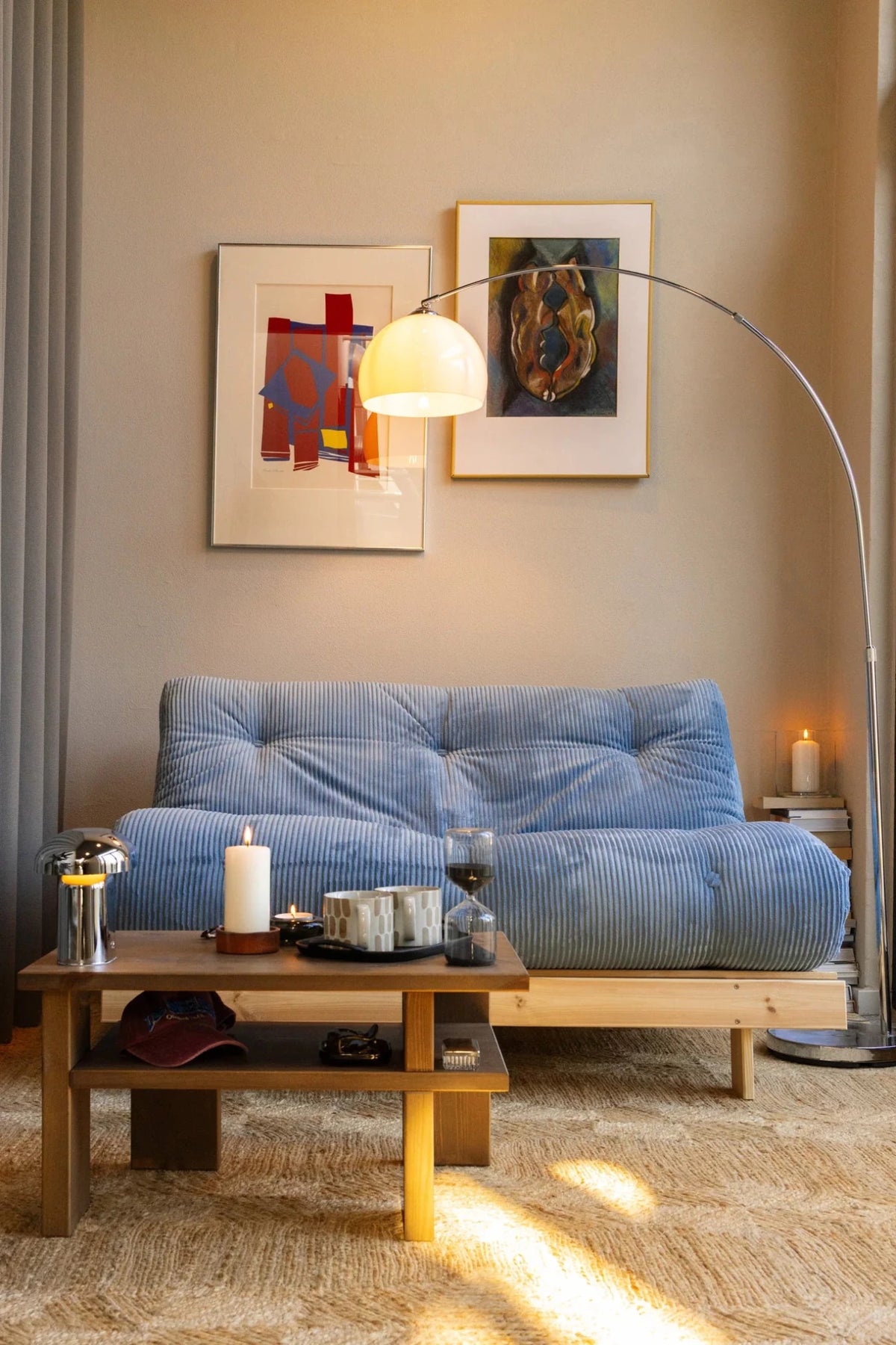 Canapé-lit en pin massif avec matelas beige 140x200cm Roots - Karup - The Cool Republic