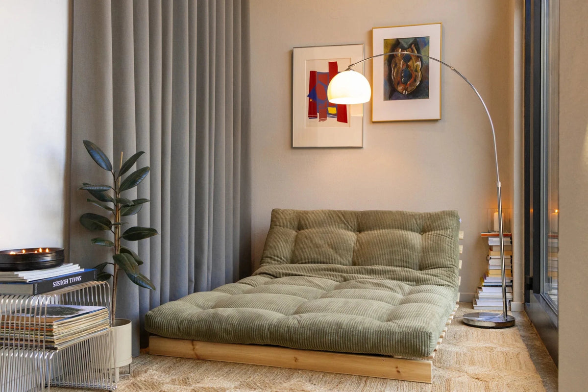 Canapé-lit en pin massif avec matelas marron foncé 140x200cm Roots - Karup - The Cool Republic