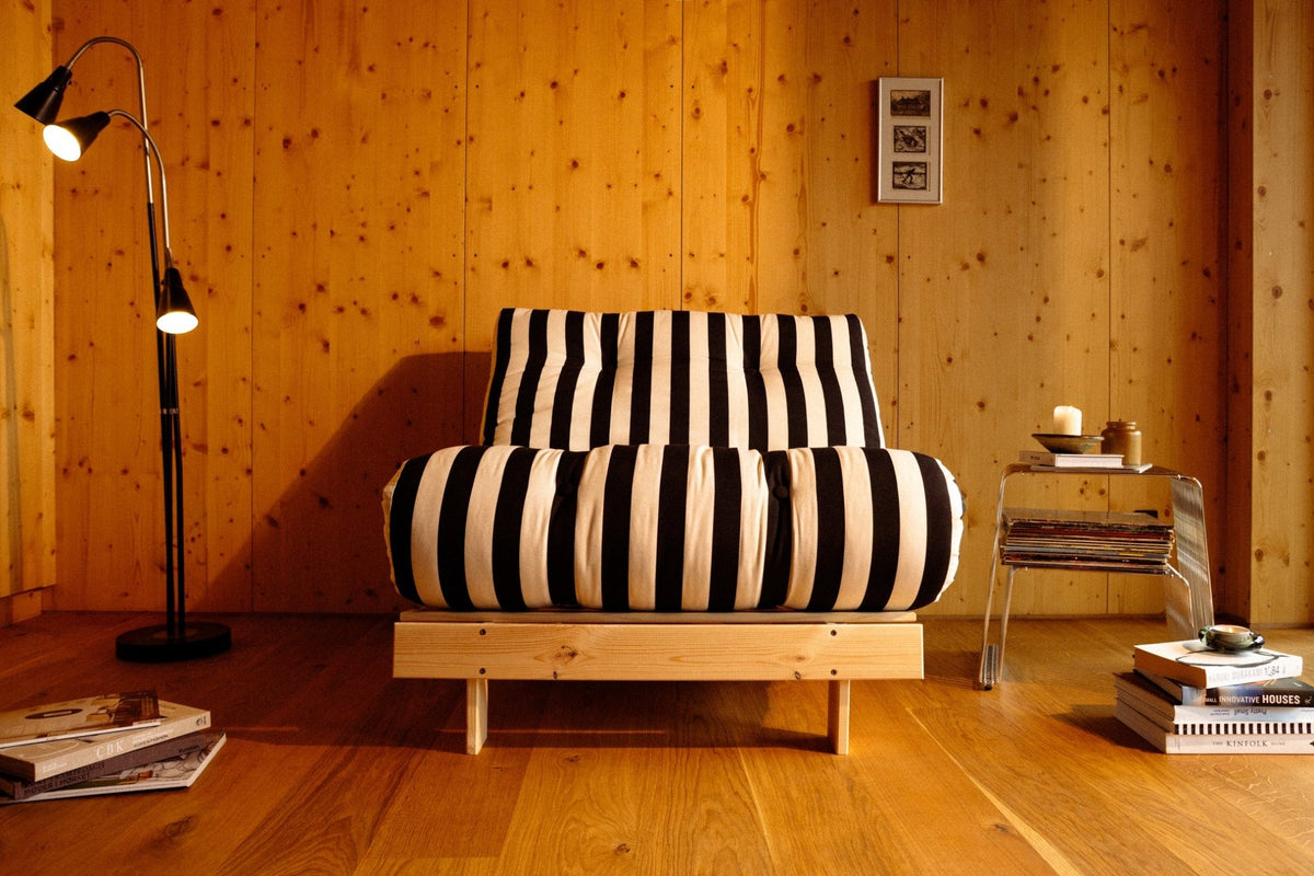 Canapé-lit en pin massif avec matelas rayé bordeaux et bleu clair 90x200cm Raw roots - Karup Design - The Cool Republic