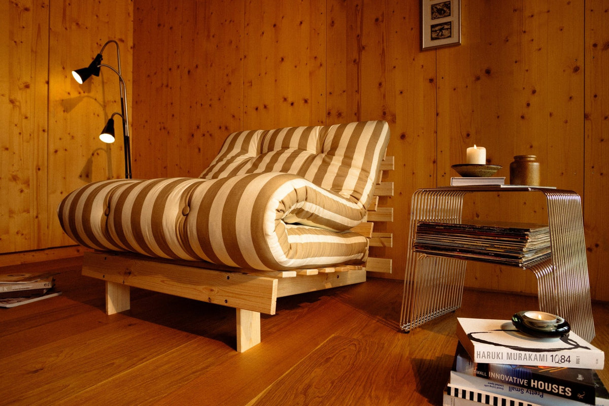 Canapé-lit en pin massif avec matelas rayé crème et taupe 160x200cm Raw roots - Karup Design - The Cool Republic
