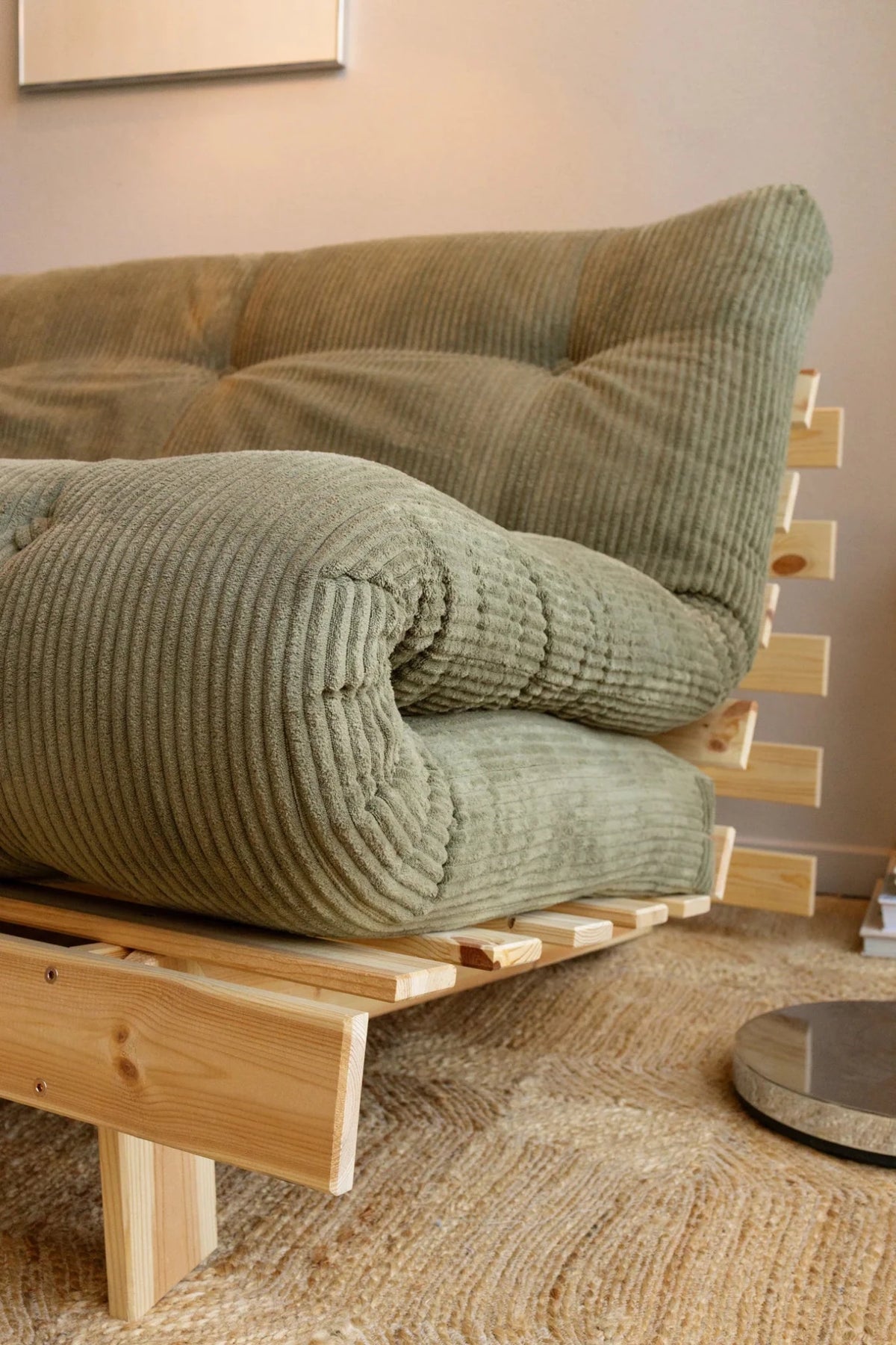 Canapé-lit en pin massif avec matelas vert 90x200cm Roots - Karup - The Cool Republic