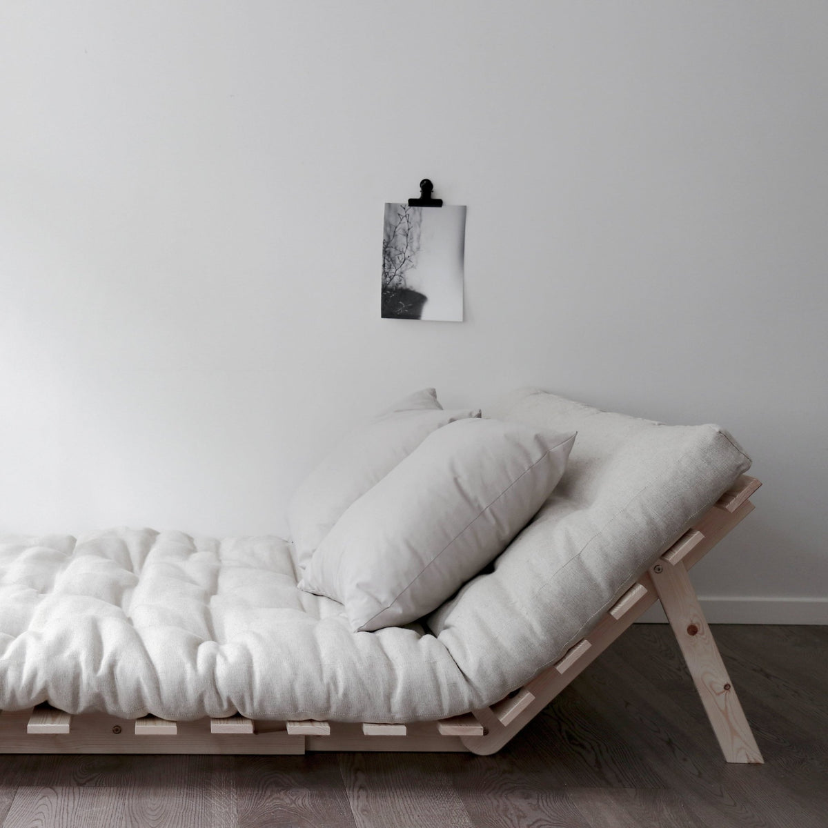 Canapé-lit gris en pin massif Roots 140 - Karup Design - The Cool Republic