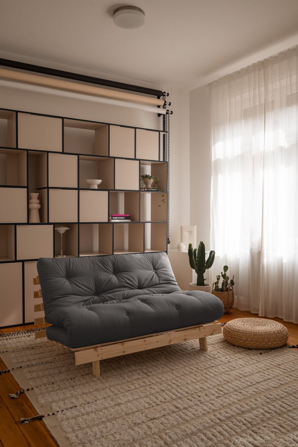 Canapé-lit gris foncé en pin massif Roots 140 - Karup Design - The Cool Republic