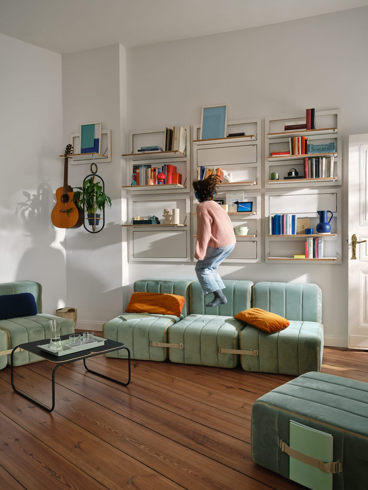 Canapé modulable 2 places en tissu Jet gris foncé 136x102x68cm Curt - Ambivalenz - The Cool Republic