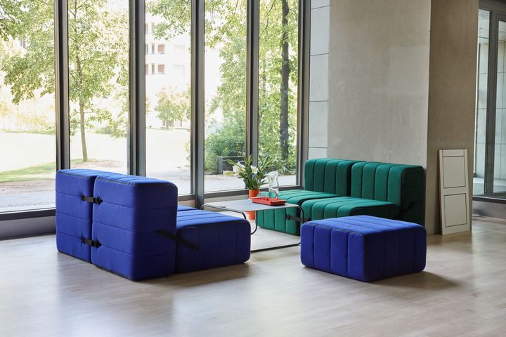 Canapé modulable 2 places en velours Barcelone jaune 136x102x68cm Curt - Ambivalenz - The Cool Republic
