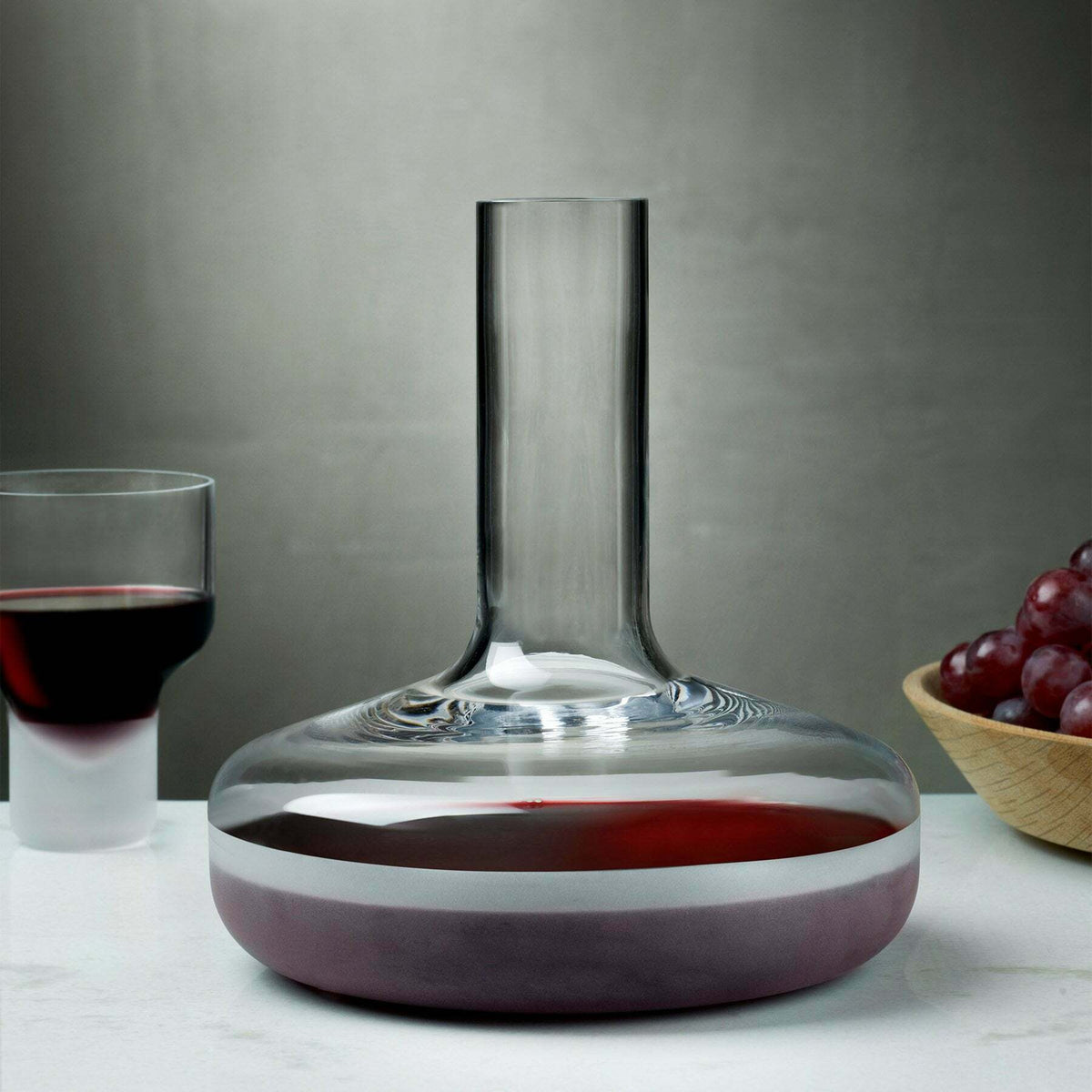 Carafe à vin Contour avec base sablée - Nude Glass - The Cool Republic