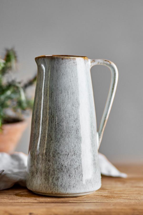 Carafe en grès beige avec motif moucheté 13x24cm Fleur - Bloomingville - The Cool Republic
