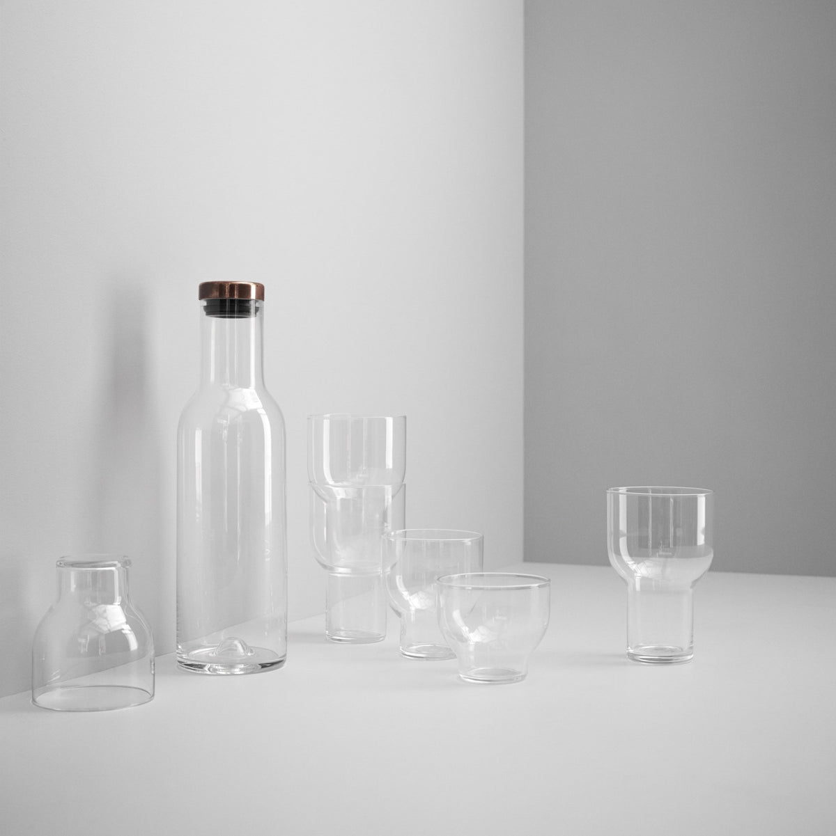 Carafe en verre avec bouchon en laiton Bottle - Audo - The Cool Republic
