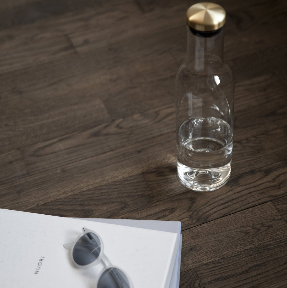 Carafe en verre avec bouchon en laiton Bottle - Audo - The Cool Republic