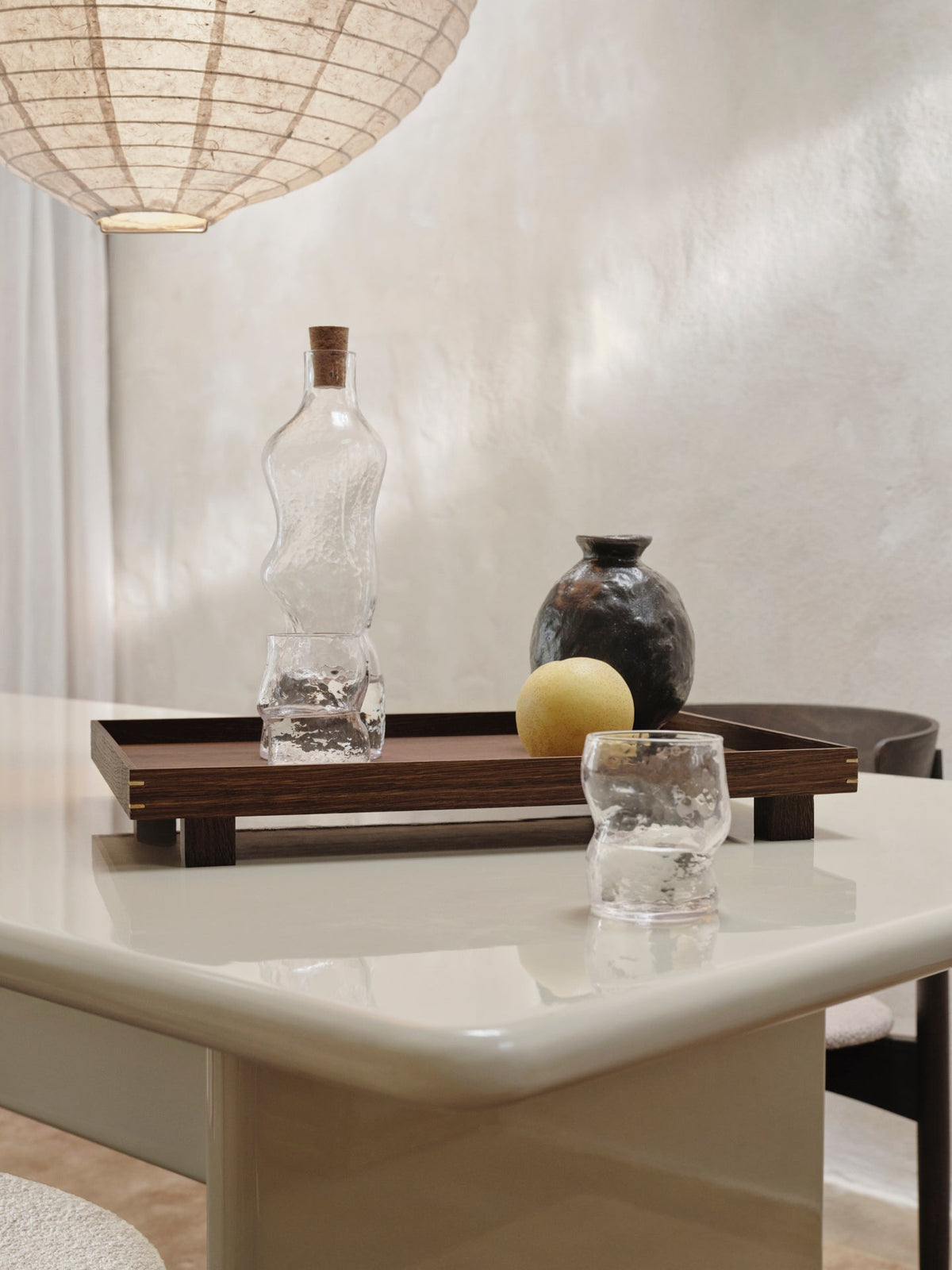 Carafe en verre transparent et bouchon en liège 1L Dimple - Ferm Living - The Cool Republic
