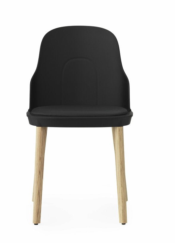 Chaise à l'assise en cuir noir et au pietement en chêne Allez noir - Normann Copenhagen - The Cool Republic