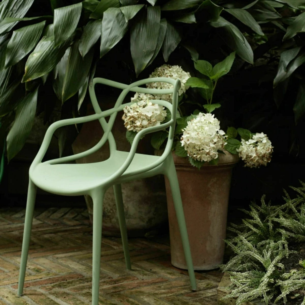 Chaise avec accoudoirs blanche Masters - Kartell - The Cool Republic