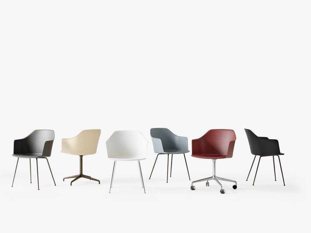 Chaise avec accoudoirs bleu nuit et acier bronze Rely HW33-HW34 - &tradition - The Cool Republic