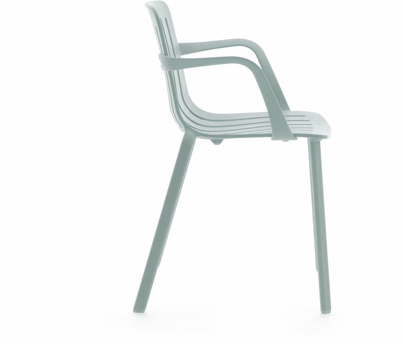 Chaise avec accoudoirs en aluminium bleu ciel Plato - Magis - The Cool Republic