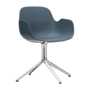 Chaise avec accoudoirs en aluminium et pp bleu Form - Normann Copenhagen - The Cool Republic