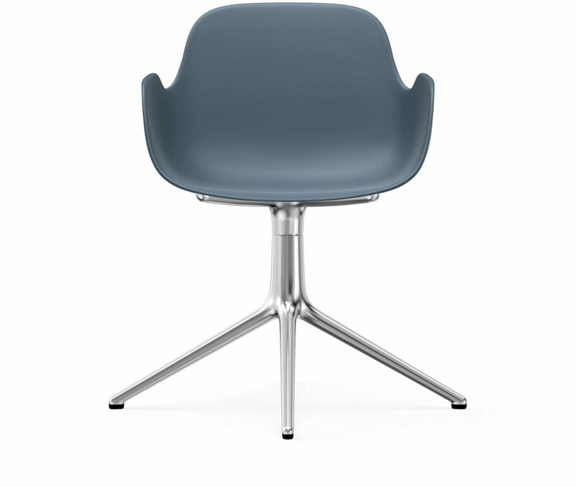Chaise avec accoudoirs en aluminium et pp bleu Form - Normann Copenhagen - The Cool Republic